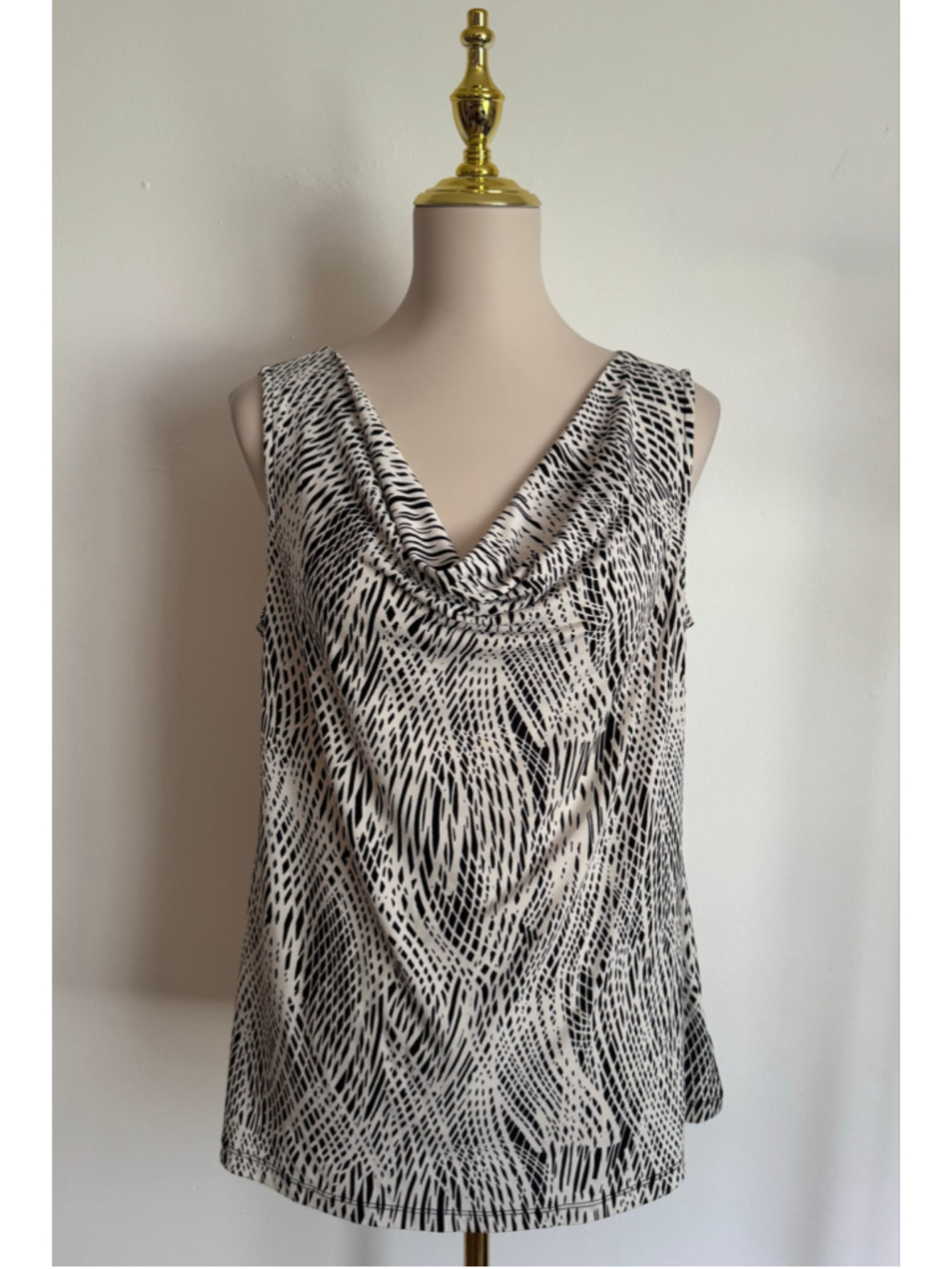 Women's Liz Claiborne Tank Top Size L Black and White Patterned